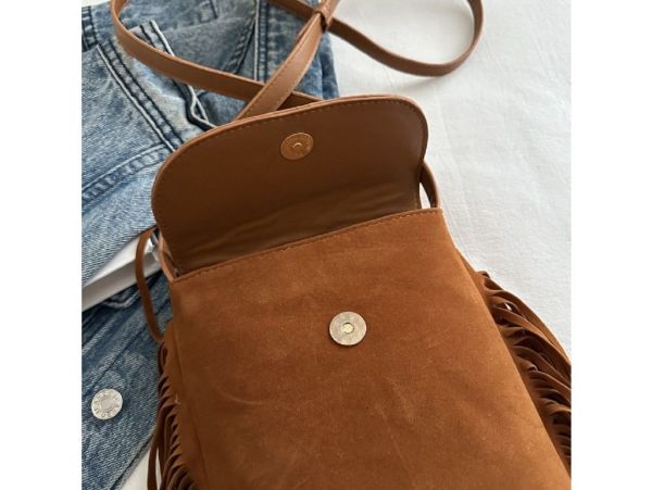 Жіноча стильна сумка з бахромою Lilly P2-9333C коричнева