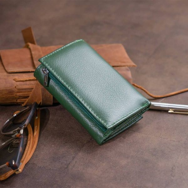 Горизонтальне портмоне зі шкіри унісекс на магніті ST Leather 19332 зелене