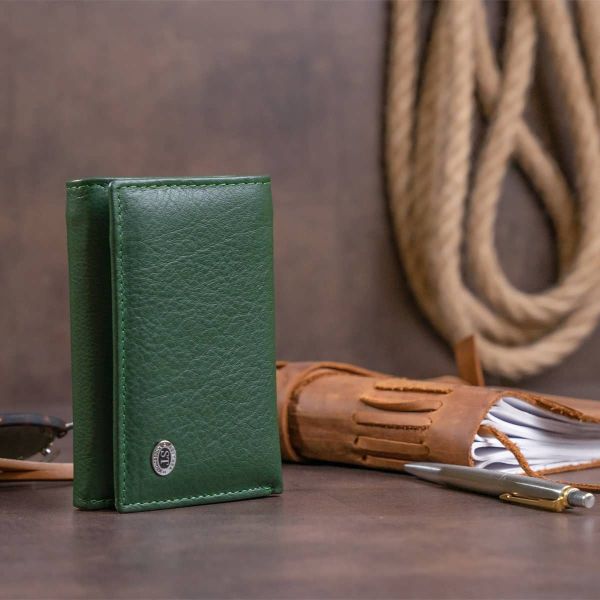 Горизонтальне портмоне зі шкіри унісекс на магніті ST Leather 19332 зелене