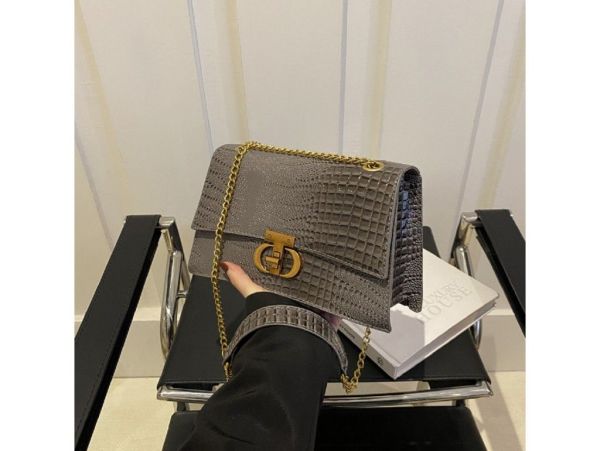Сумочка на ланцюжку каркасна через плече Lilly P4-6536G сіра
