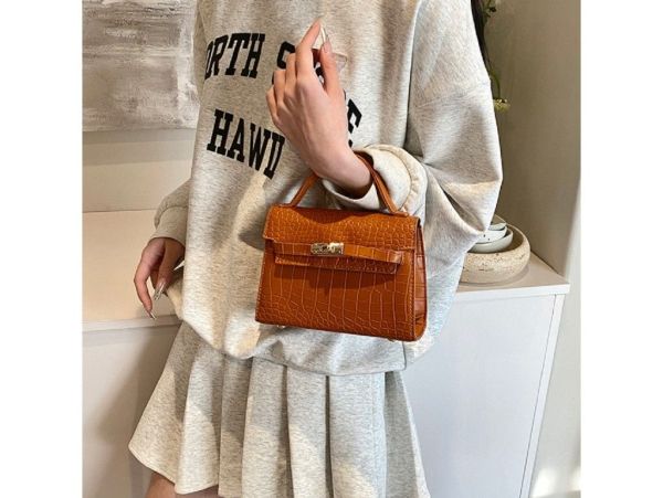 Стильна жіноча класична сумочка з еко-шкіри Lilly P2-8577C коричнева