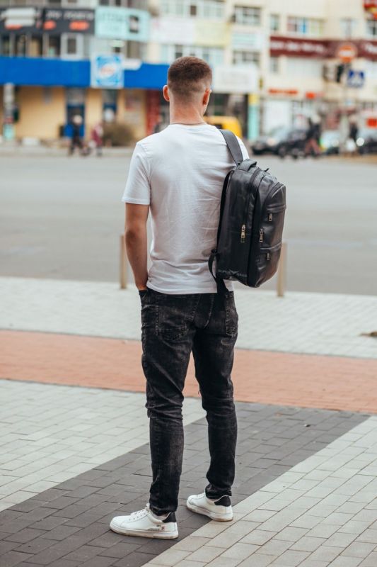 Чоловічий рюкзак для ноутбука та документів з натуральної шкіри Tiding Bag B2-37342A чорний