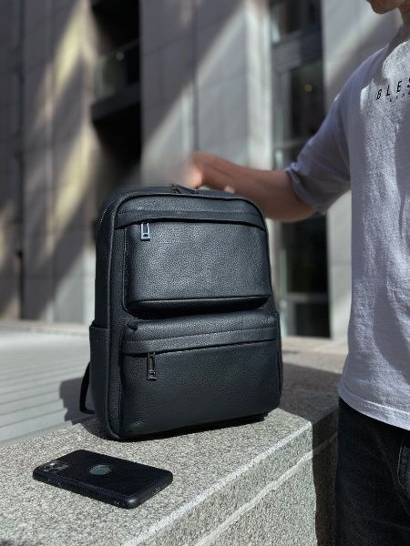Чоловічий шкіряний рюкзак для ноутбука і подорожей Tiding Bag SB-133863 чорний