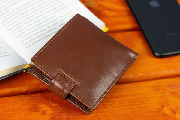 Стильне шкіряне чоловіче портмоне ST Leather В103 коричневе