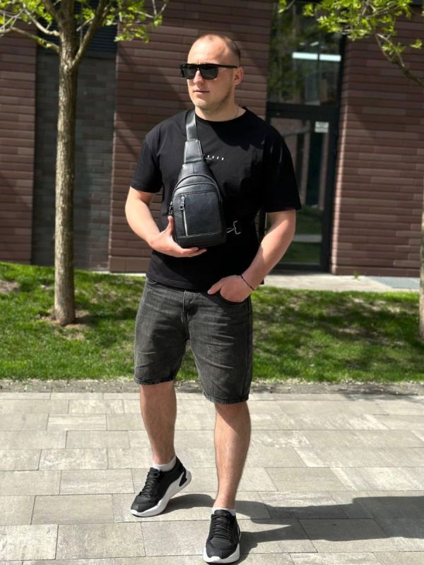 Чоловічий стильний слінг на плече 18х32х6 для подорожей та відпочинку TIDING BAG 7862 чорний