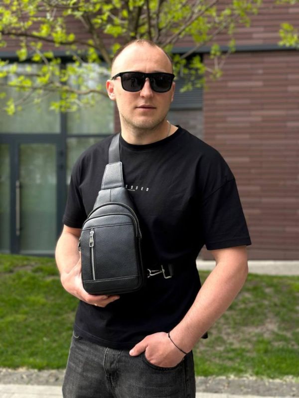 Чоловічий стильний слінг на плече 18х32х6 для подорожей та відпочинку TIDING BAG 7862 чорний