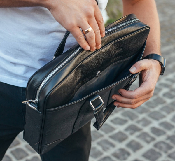 Шкіряна чоловіча сумка для документів та ноутбука чорна SL-21511 Tiding Bag