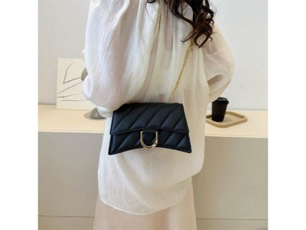 Кросбоді вигнутої форми в еко-шкірі Lilly P4-377A чорне