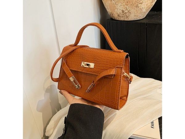 Стильна жіноча класична сумочка з еко-шкіри Lilly P2-8577C коричнева