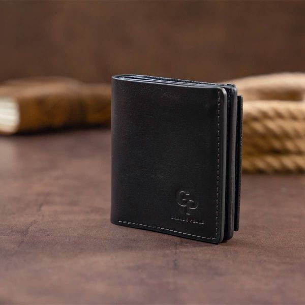 Вертикальное глянцевое портмоне с накладной монетницей Grande Pelle 11329 черное