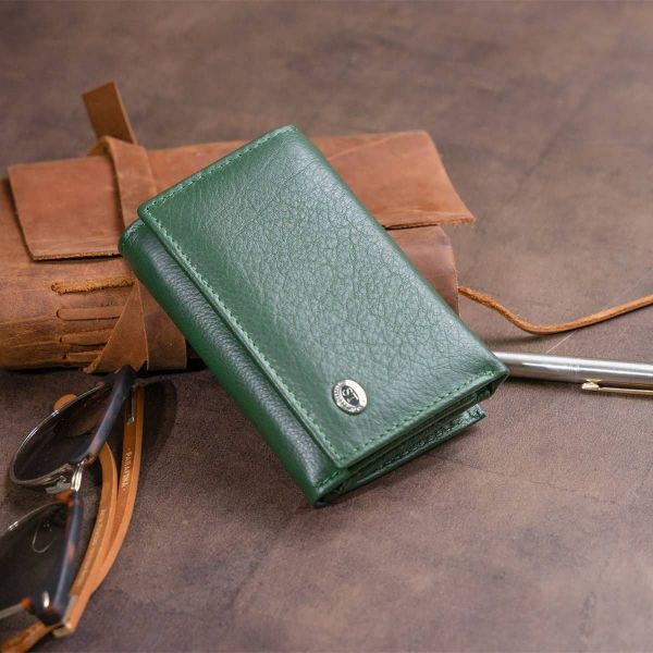 Горизонтальное портмоне из кожи унисекс на магните ST Leather 19332 зеленое
