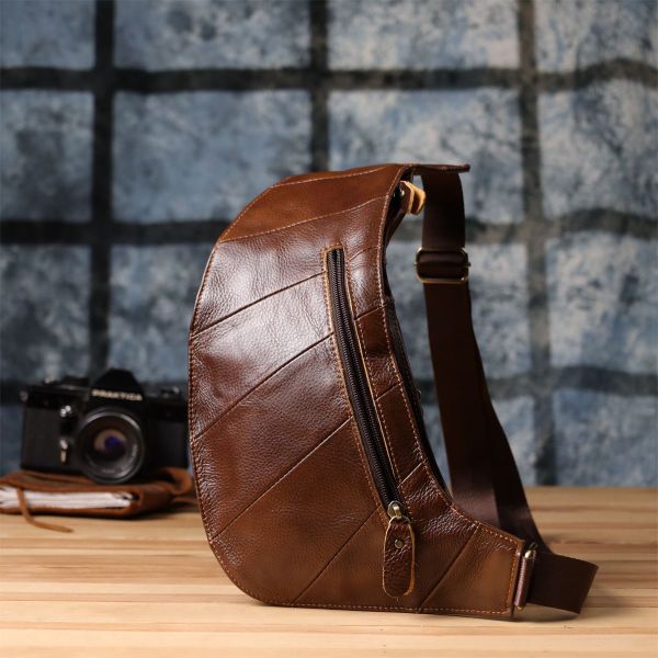 Чоловіча сумка цікавої форми через плече Vintage 22959 коричнева