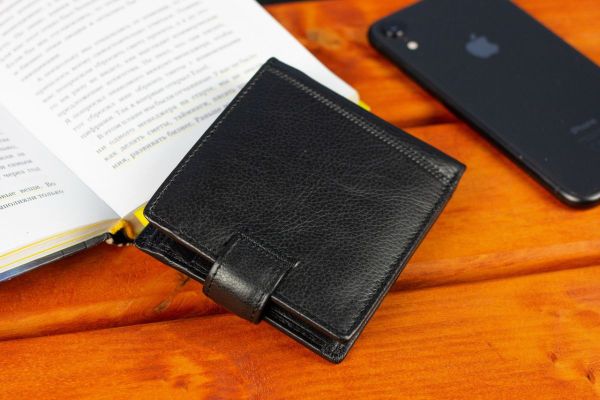Шкіряне чоловіче портмоне на кнопці ST Leather ST104 чорне