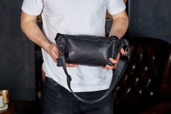 Стильна чоловіча бананка з натуральної гладкої шкіри Tiding Bag 14х25х10 для телефону NM-50358 чорна
