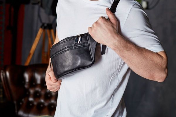 Стильна чоловіча бананка з натуральної гладкої шкіри Tiding Bag 14х25х10 для телефону NM-50358 чорна