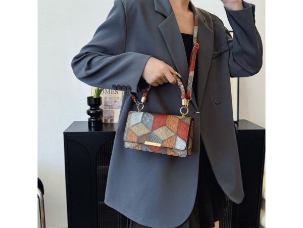 Кросбоді з еко-шкіри з геометричним малюнком Lilly P2-15119230R мультиколор
