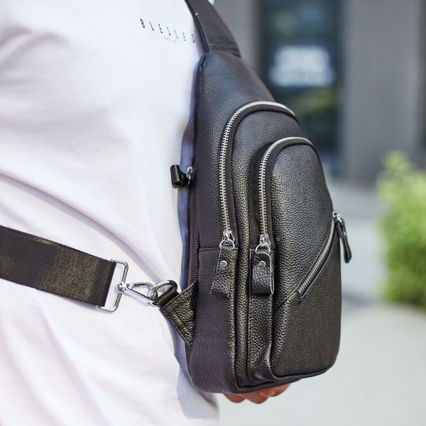 Чоловічий шкіряний слінг через плече 18х32х7 Tiding Bag 33737 чорний