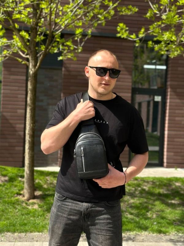 Чоловічий стильний слінг на плече 18х32х6 для подорожей та відпочинку TIDING BAG 7862 чорний