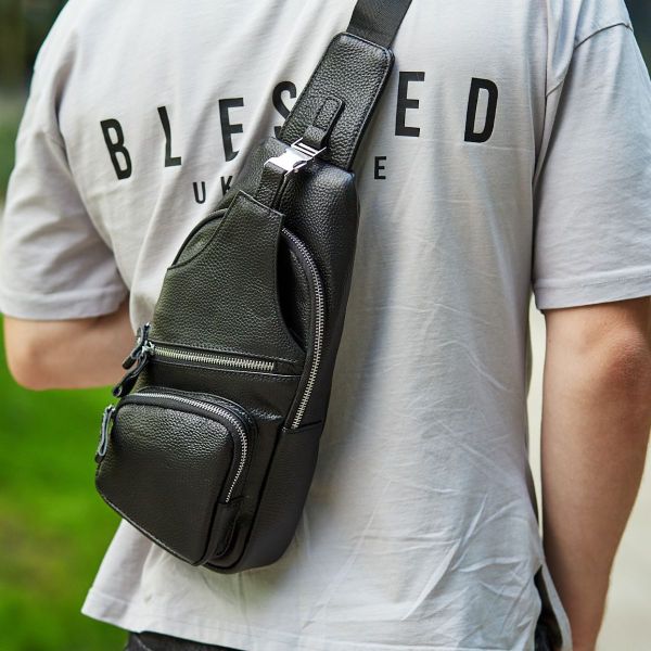 Чоловіча шкіряна сумка-слінг 17х32х7 для роботи та офісу TIDING BAG MK-96303 чорна