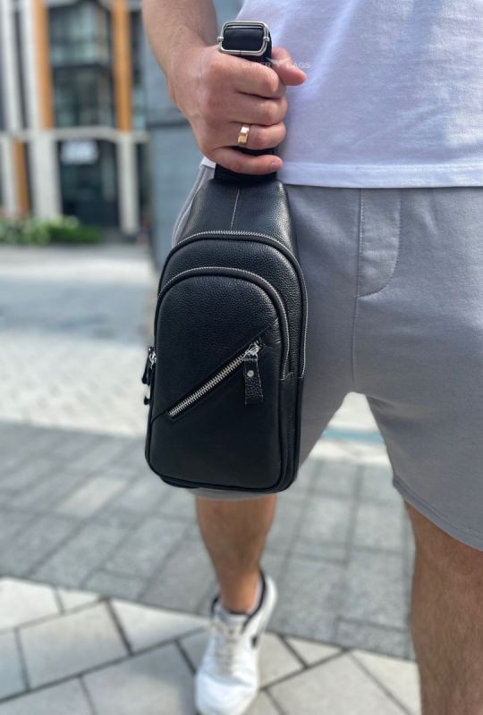 Чоловічий шкіряний слінг через плече 18х32х7 Tiding Bag 33737 чорний