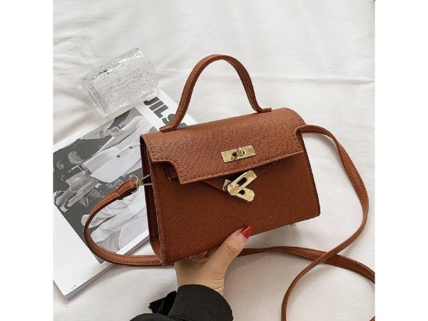 Стильна жіноча класична сумочка з еко-шкіри Lilly P2-14067904C коричнева