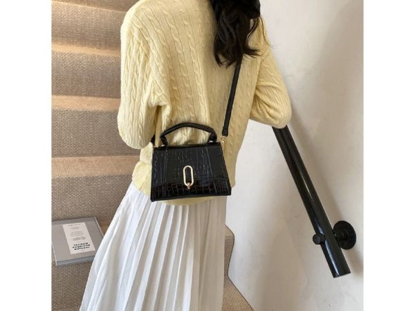 Каркасне невелике кросбоді з еко-шкіри Lilly P2-17068985A чорне