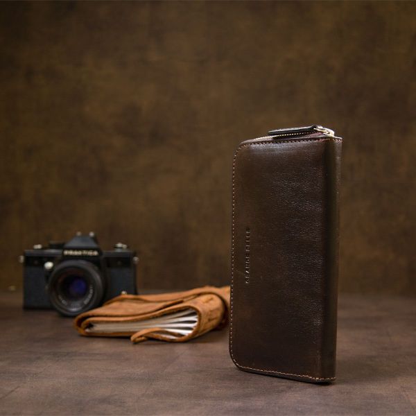 Кожаное женское глянцевое портмоне Grande Pelle 11466 коричневый