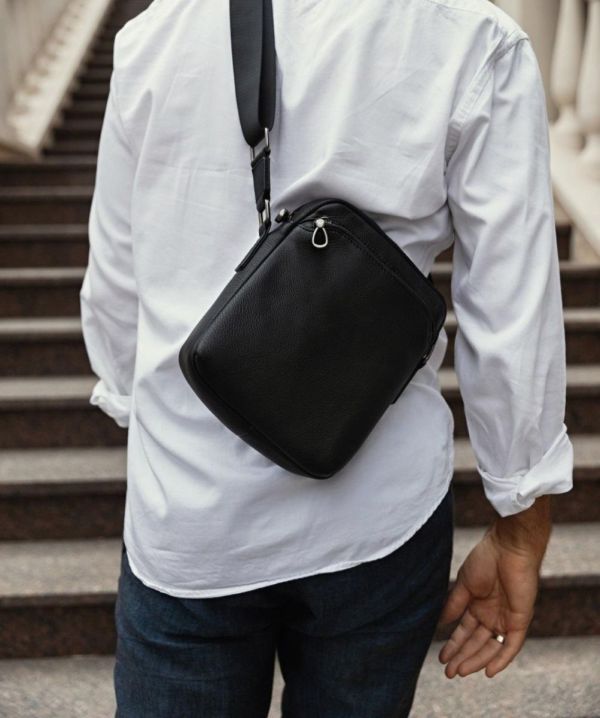 Чоловіча шкіряна сумка через плече чорна Tiding Bag SM8-9686-4A чорна