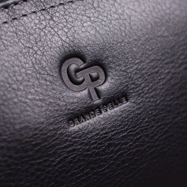 Шкіряна жіноча косметичка Grande Pelle 11570 чорний