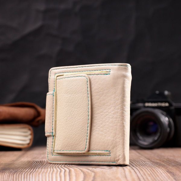 Оригінальне шкіряне портмоне з монетницею зовні для жінок ST Leather 19455 бежеве