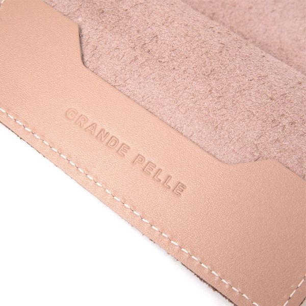Стильна шкіряна обкладинка на паспорт Grande Pelle 11355 бежевий