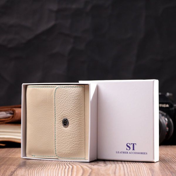 Красивий жіночий гаманець середнього розміру з натуральної шкіри ST Leather 19499 бежевий